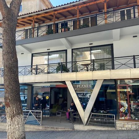 Hotel Lili Sarandë Esterno foto