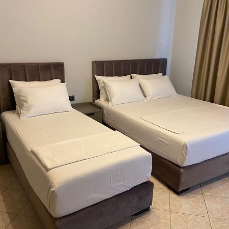 Hotel Lili Sarandë Esterno foto