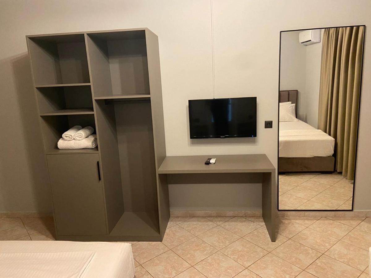 Hotel Lili Sarandë Esterno foto