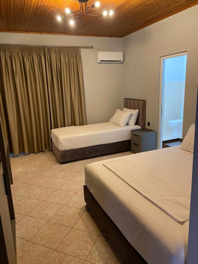 Hotel Lili Sarandë Esterno foto