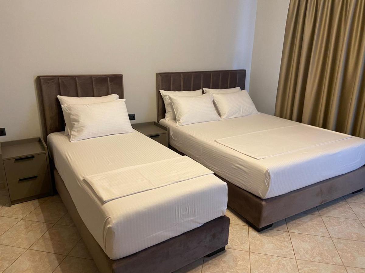 Hotel Lili Sarandë Esterno foto