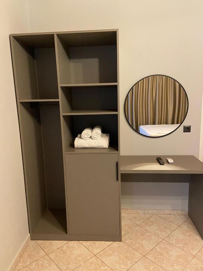 Hotel Lili Sarandë Esterno foto