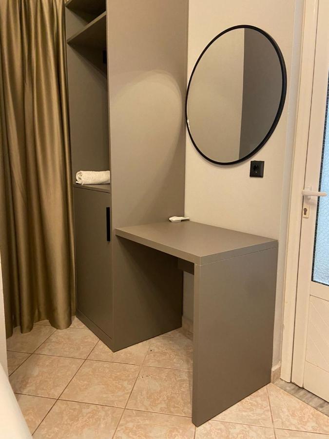 Hotel Lili Sarandë Esterno foto