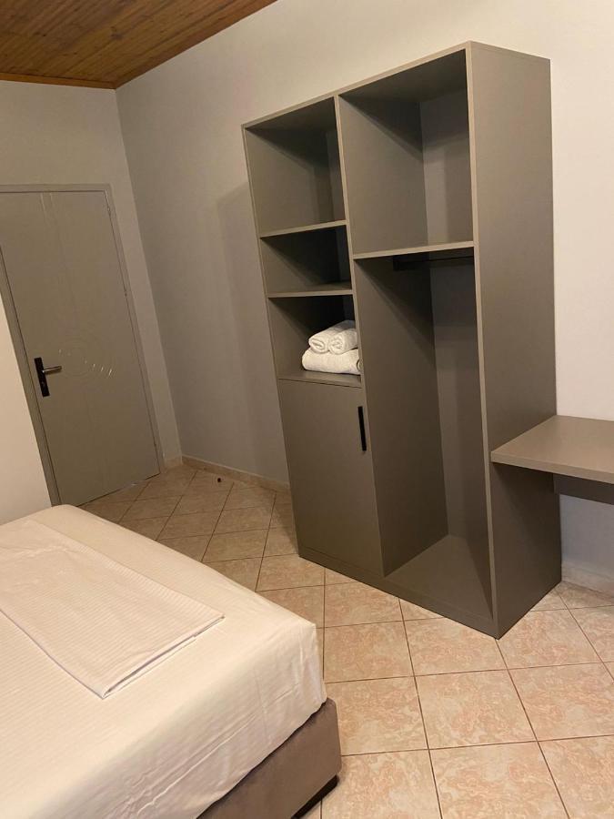 Hotel Lili Sarandë Esterno foto