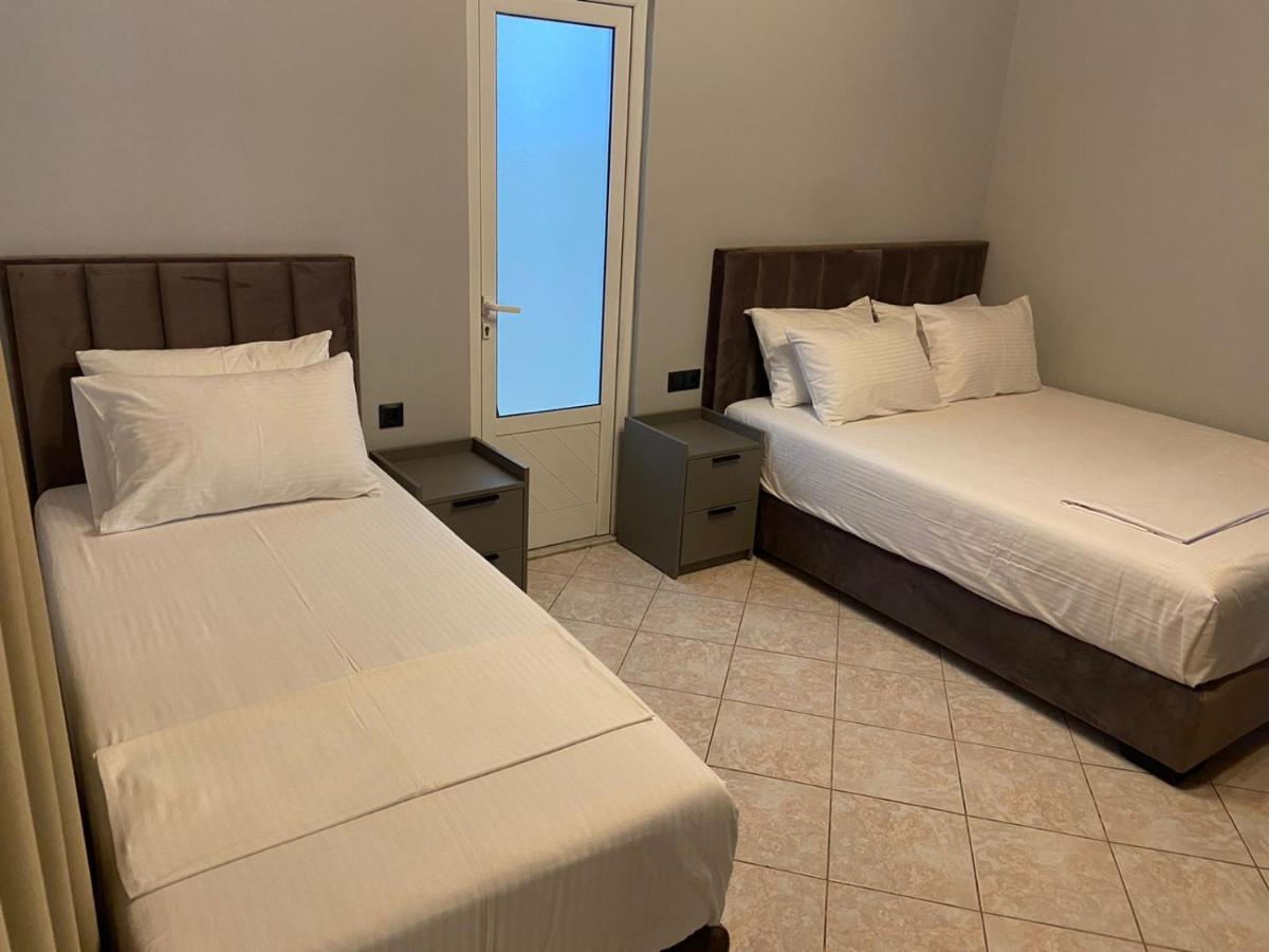 Hotel Lili Sarandë Esterno foto