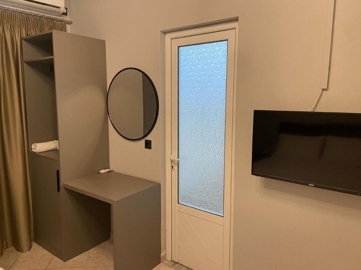 Hotel Lili Sarandë Esterno foto